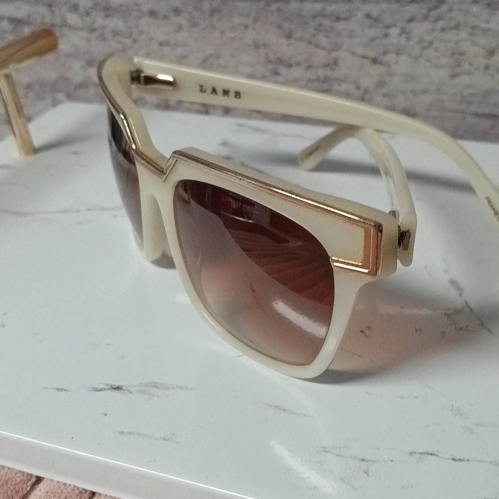 LAMB L.A.M.B Gwen Stefani Sunglasses & Case - Picture 9 of 10